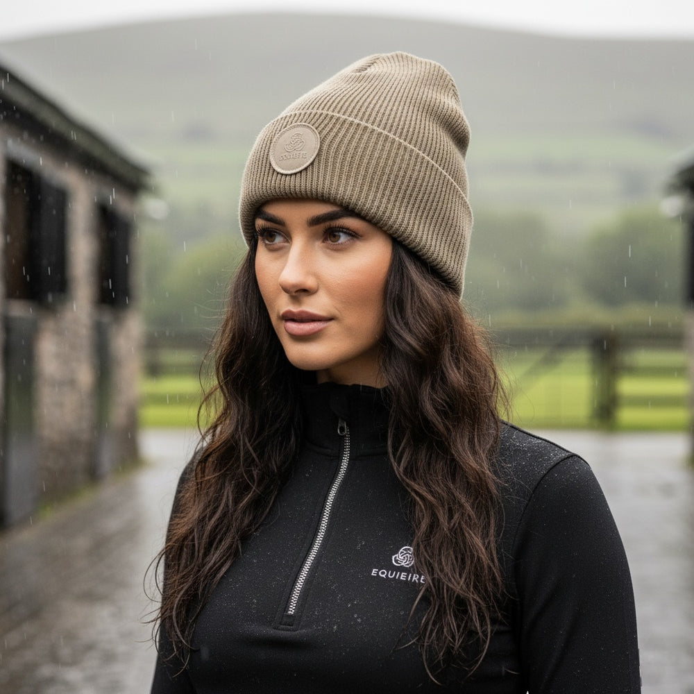lady wearing a beige winter hat